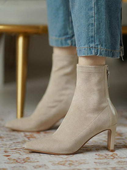 Janna – Puntige Soklaarzen met Modern Design