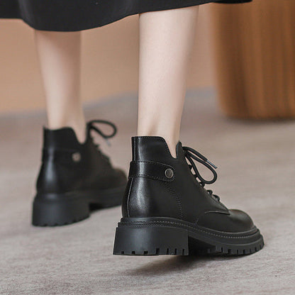 Myrthe - Enkelboots met gespdetail en trendy ronde neus