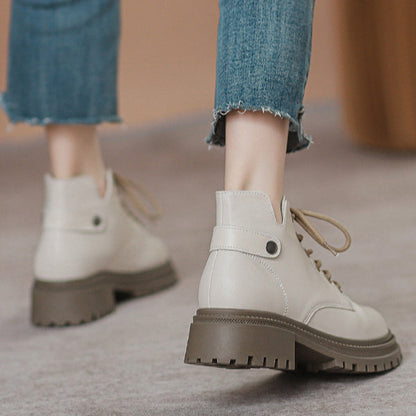 Myrthe - Enkelboots met gespdetail en trendy ronde neus