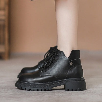 Myrthe - Enkelboots met gespdetail en trendy ronde neus