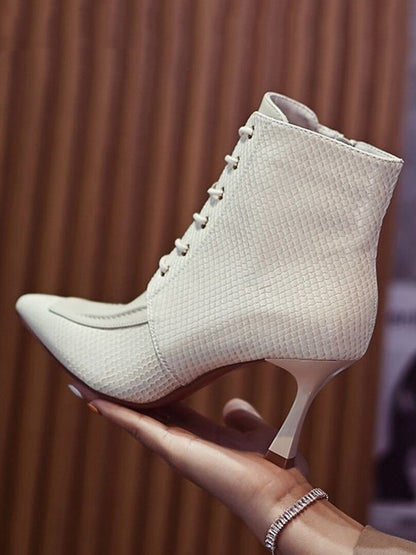 Melis - Rivet veterboots met ronde neus en statement details