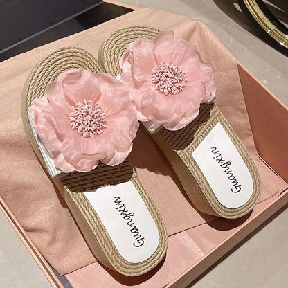 Suus – Zwarte Bohemian Wedge Slide Sandalen met Bloemen