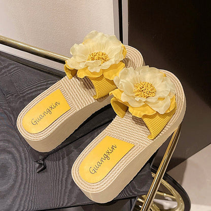 Suus – Zwarte Bohemian Wedge Slide Sandalen met Bloemen