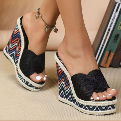Karin – Champagnekleurige Boho Wedge Slide Sandalen met Open Teen