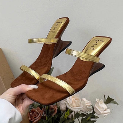 Evi – Gouden Wedge Slide Sandalen met Open Teen