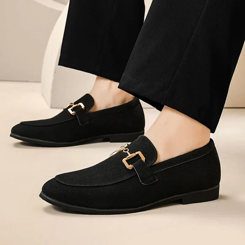 Cyrus - Suède Loafer Met Gesp Detail