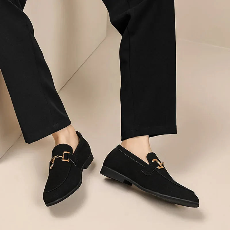 Cyrus - Suède Loafer Met Gesp Detail