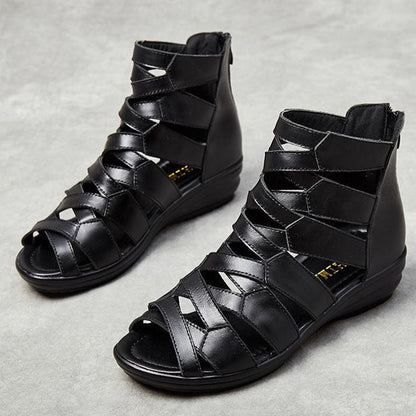 Talitha – Handgemaakte Zwarte Leren Wedge Sandalen met Openingen