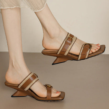 Luana – Khaki Wedge Slide Sandalen met Openingen en Open Teen