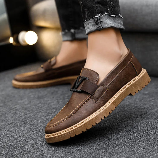 Finn – Elegante Luxe Loafers met V Gesp