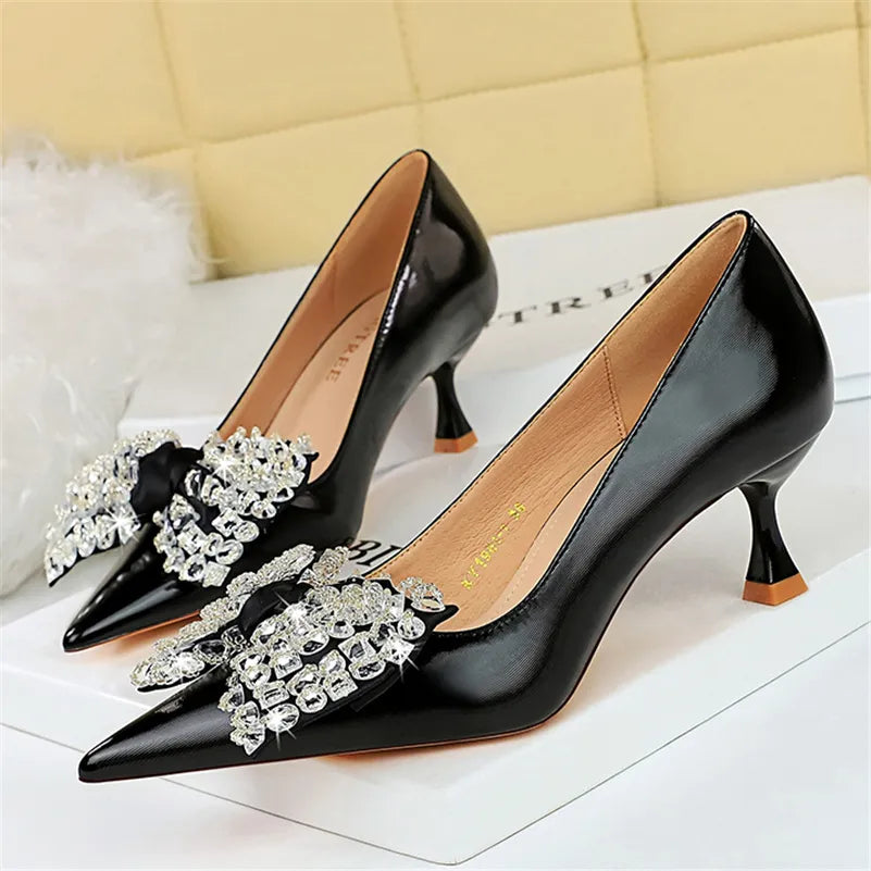 Lelia - Bruiloft Pumps met Diamanten Strik