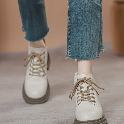 Myrthe - Enkelboots met gespdetail en trendy ronde neus